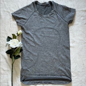 Lululemon Women's T-shirt